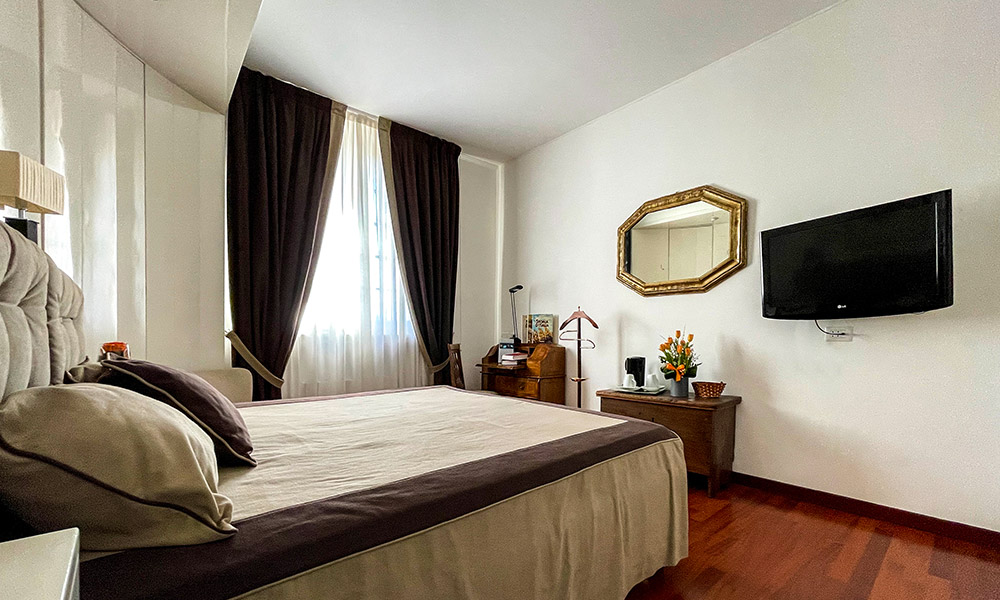 B&B Giada Arluno Milano, big room with windows