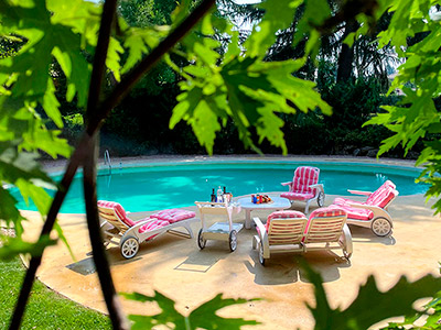 Relax e privacy nella piscina esterna